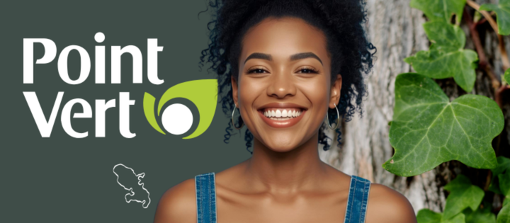 Conseillère Point Vert souriante en magasin